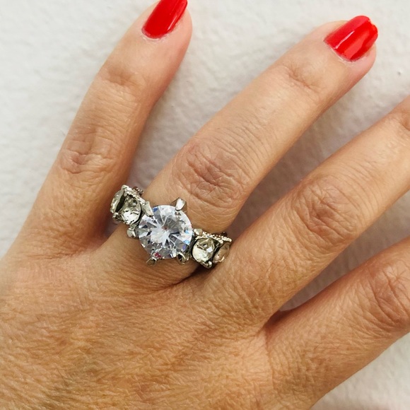 LAST ONE‼️ Silver White Sapphire Big Diamond Ring - Picture 7 of 16